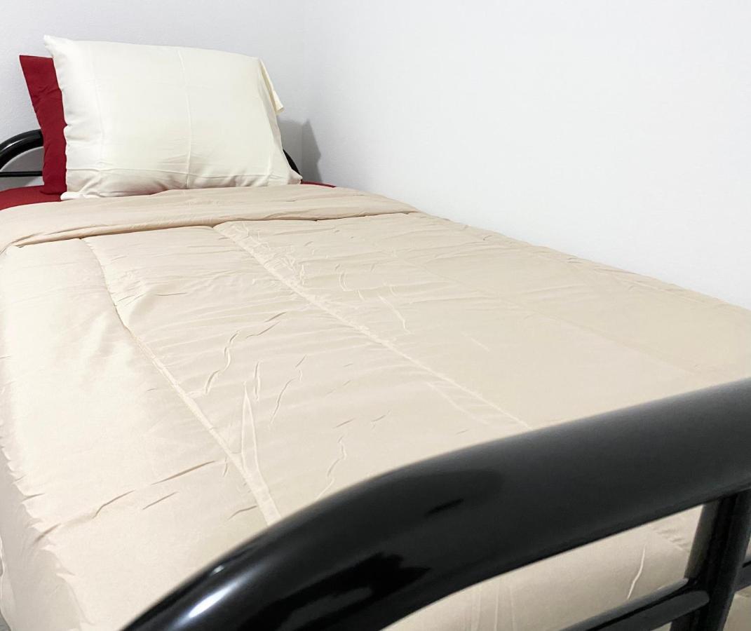 Hola - Women Only Men Only -fast Wi-fi -free Parking Auberge de jeunesse